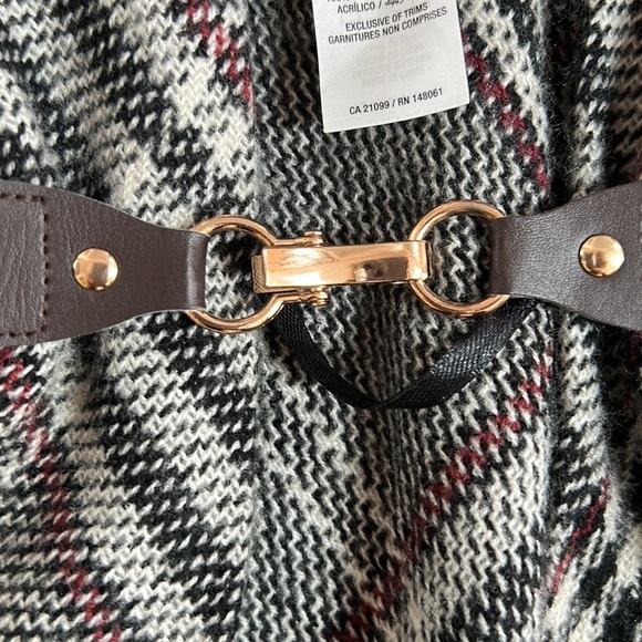 💕3/$20 Super Cozy plaid Poncho - Picture 7 of 7